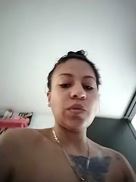 Snapshot of Tiphanydirty3 chatting on 05.19.26 Tiphanydirty3 online show from 05.19.26