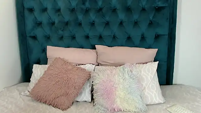 1Blackertheberry1 online show from 01.25.25