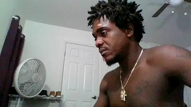 Snapshot of Hugedick0071 chatting on 10.22.25 Hugedick0071 online show from 10.22.25