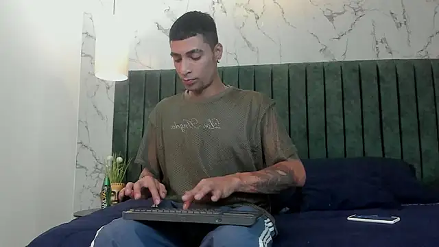 DrakeNeumann online show from 02.04.25