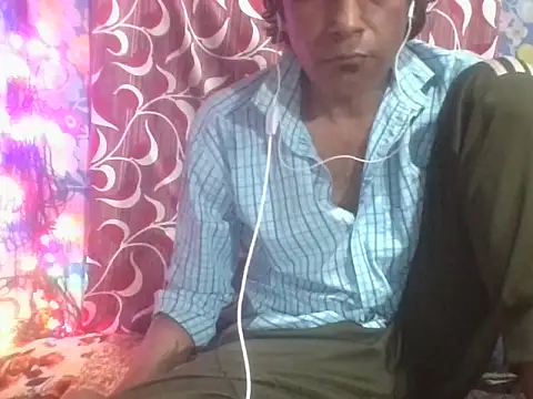 Snapshot of Bangingchick chatting on 10.27.25 Bangingchick online show from 10.27.25