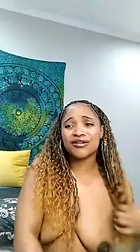 Snapshot of CREAMYCUPCAKExxx chatting on 01.26.25 CREAMYCUPCAKExxx online show from 01.26.25