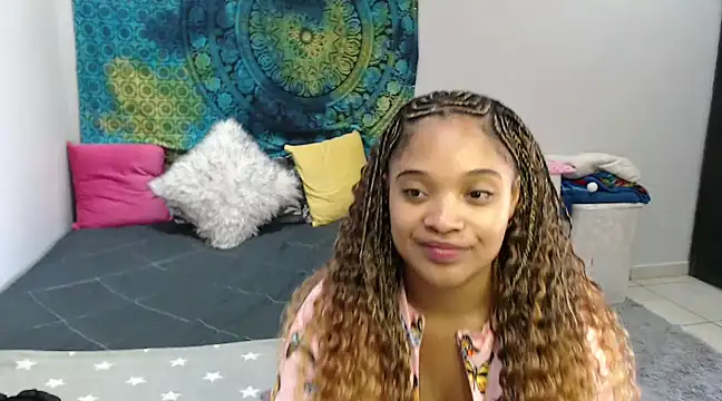 Snapshot of CREAMYCUPCAKExxx chatting on 01.26.25 CREAMYCUPCAKExxx online show from 01.26.25