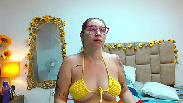 Snapshot of IsisDuzan chatting on 12.11.24 IsisDuzan online show from 12.11.24