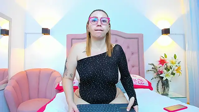 Snapshot of IsisDuzan chatting on 03.01.25 IsisDuzan online show from 03.01.25