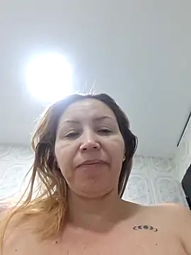 Snapshot of IsisDuzan chatting on 12.21.25 IsisDuzan online show from 12.21.25