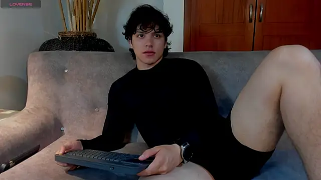 Snapshot of bravoboreal chatting on 10.20.25 bravoboreal online show from 10.20.25