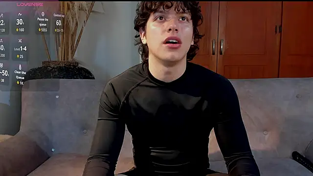 Snapshot of bravoboreal chatting on 10.27.25 bravoboreal online show from 10.27.25