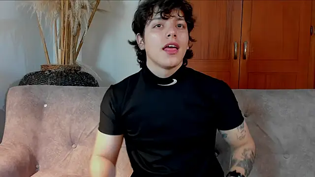 Snapshot of bravoboreal chatting on 10.30.25 bravoboreal online show from 10.30.25