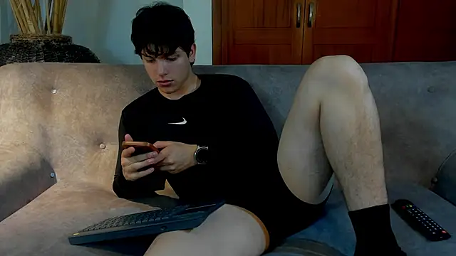 Snapshot of bravoboreal chatting on 11.10.25 bravoboreal online show from 11.10.25