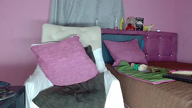 Snapshot of KeillyDiaz chatting on 01.27.25 KeillyDiaz online show from 01.27.25