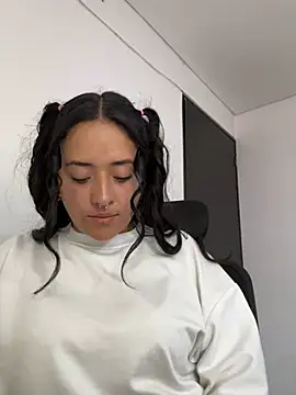 jjulietha95 online show from 01.31.25