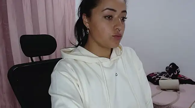 jjulietha95 online show from 02.20.25