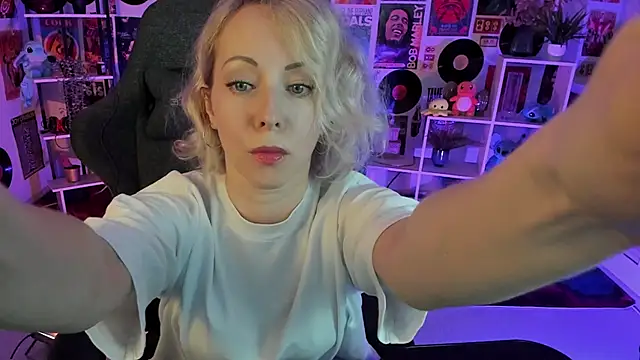 LylithSkye online show from 12.10.24