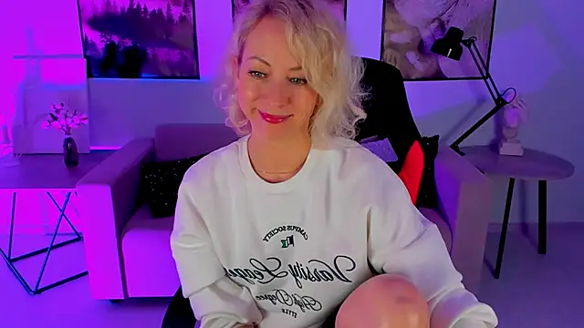 LylithSkye online show from 01.19.25