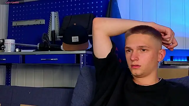 dustyn fox online show from 10.10.25