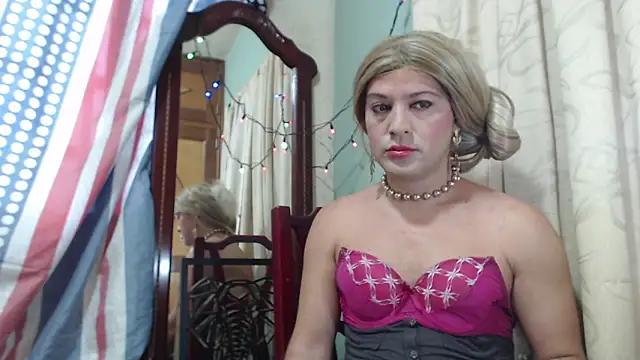 Snapshot of Bianca_Vega chatting on 12.21.24 Bianca Vega online show from 12.21.24