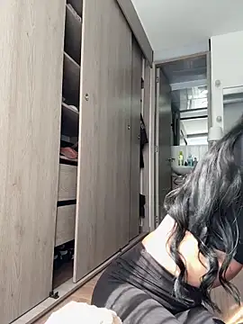 Effy Bonny online show from 12.15.25