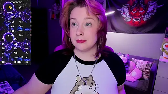 Snapshot of gitera_ chatting on 10.28.25 gitera online show from 10.28.25