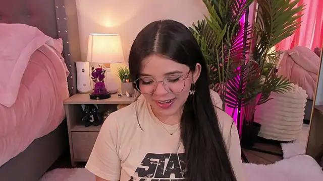 Snapshot of cammiefoalss chatting on 03.10.25 cammiefoalss online show from 03.10.25