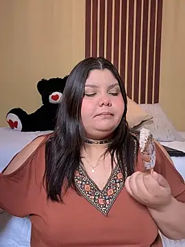 Snapshot of _Shara_Handal_ chatting on 02.05.25 Shara Handal online show from 02.05.25