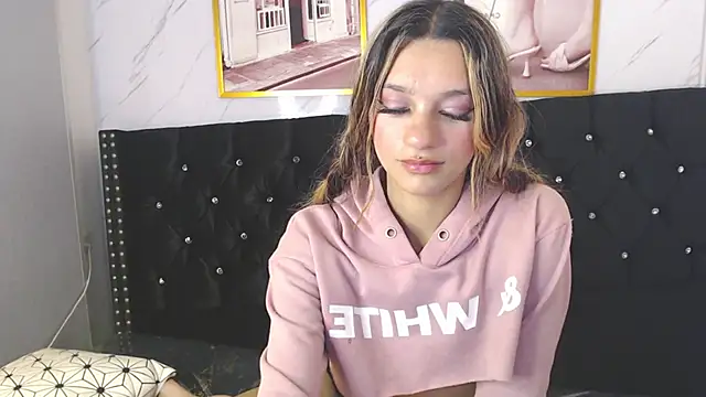 Snapshot of Laurita_b chatting on 01.15.25 Laurita b online show from 01.15.25