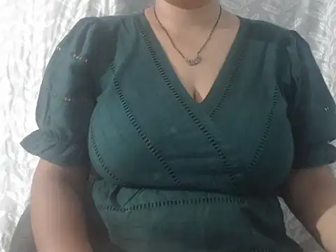 Snapshot of cute-priy chatting on 05.03.26 cute-priy online show from 05.03.26