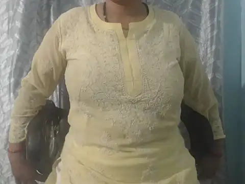 Snapshot of cute-priy chatting on 05.15.26 cute-priy online show from 05.15.26