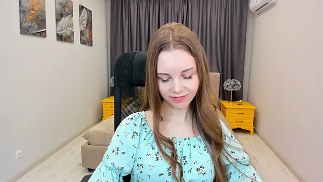 Snapshot of MileyWings chatting on 03.08.25 MileyWings online show from 03.08.25