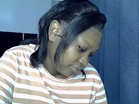 Snapshot of Sexiebony12 chatting on 07.28.26 Sexiebony12 online show from 07.28.26