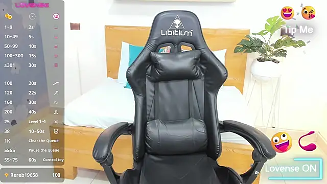 Snapshot of aixa_15 chatting on 01.21.25 aixa 15 online show from 01.21.25