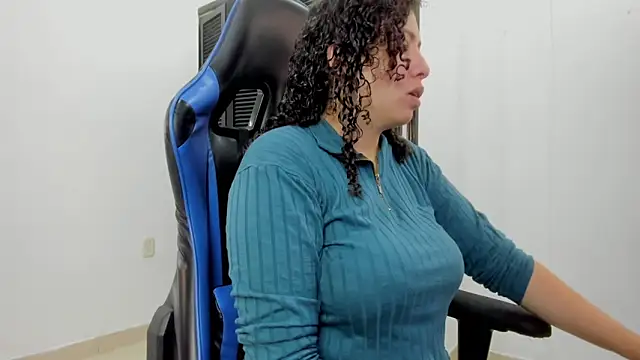 Snapshot of aixa_15 chatting on 09.16.25 aixa 15 online show from 09.16.25