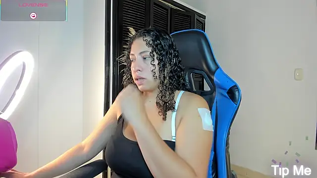 Snapshot of aixa_15 chatting on 09.20.25 aixa 15 online show from 09.20.25