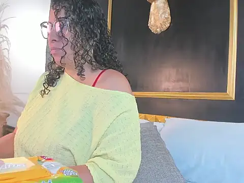 Snapshot of aixa_15 chatting on 10.03.25 aixa 15 online show from 10.03.25