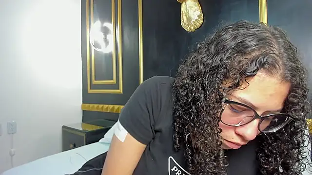 Snapshot of aixa_15 chatting on 11.10.25 aixa 15 online show from 11.10.25