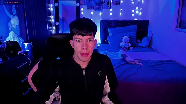 Snapshot of DominicPrince chatting on 09.26.25 DominicPrince online show from 09.26.25