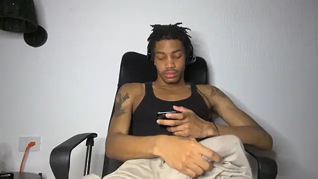 Snapshot of Skinnyblackman chatting on 06.29.26 Skinnyblackman online show from 06.29.26