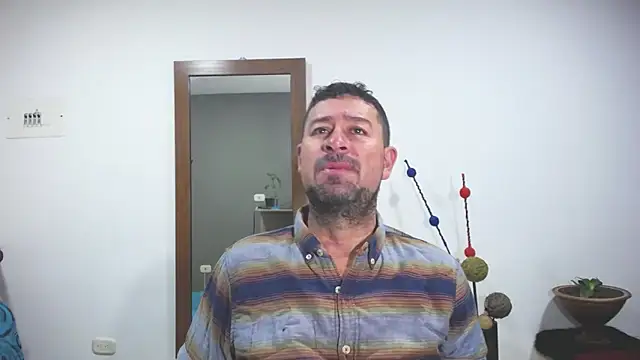 Snapshot of ambar_jacksonn chatting on 10.03.25 ambar jacksonn online show from 10.03.25