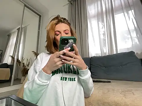 Snapshot of Kat_kate chatting on 02.11.25 Kat kate online show from 02.11.25