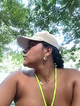 Snapshot of anaesca chatting on 11.03.25 anaesca online show from 11.03.25