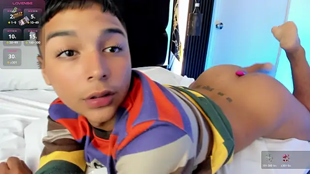 Snapshot of Seductivo_jr chatting on 10.25.25 Seductivo jr online show from 10.25.25