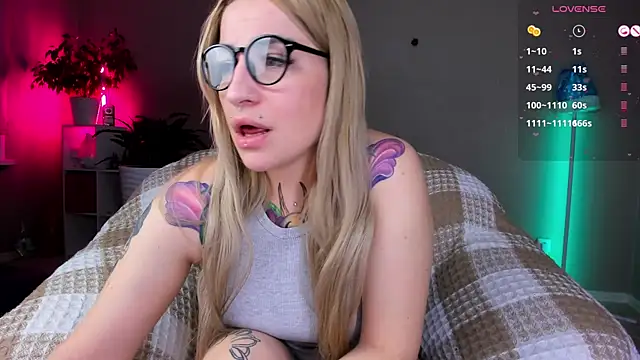 Snapshot of Tanya_Acid chatting on 01.05.25 Tanya Acid online show from 01.05.25