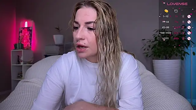 Snapshot of Tanya_Acid chatting on 10.16.25 Tanya Acid online show from 10.16.25