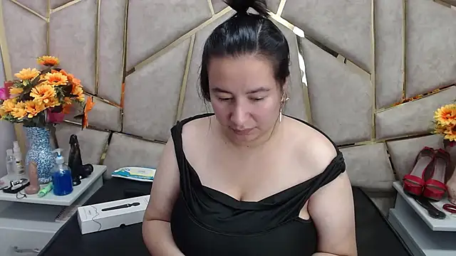 NaomyPrinces online show from 01.24.25