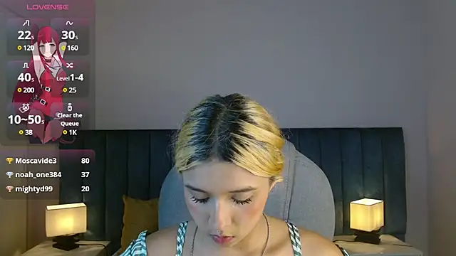 Snapshot of april_bunnyy chatting on 01.05.25 april bunnyy online show from 01.05.25