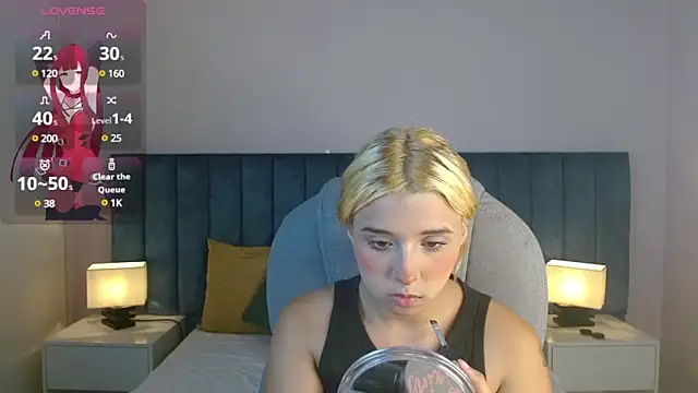 Snapshot of april_bunnyy chatting on 01.14.25 april bunnyy online show from 01.14.25