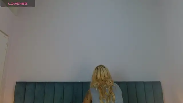 Snapshot of april_bunnyy chatting on 01.25.25 april bunnyy online show from 01.25.25