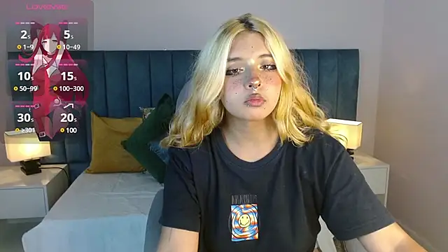 Snapshot of april_bunnyy chatting on 02.11.25 april bunnyy online show from 02.11.25