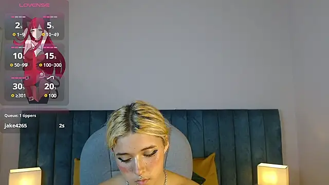 Snapshot of april_bunnyy chatting on 02.14.25 april bunnyy online show from 02.14.25