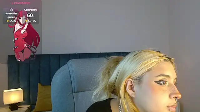 Snapshot of april_bunnyy chatting on 02.17.25 april bunnyy online show from 02.17.25